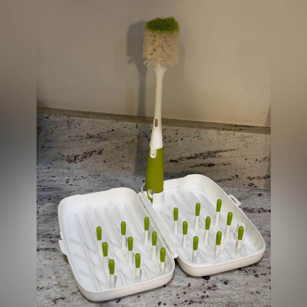 OXO Tot Travel Size Drying Rack with Bottle Brush, green 5.5”x2.2” BPA free